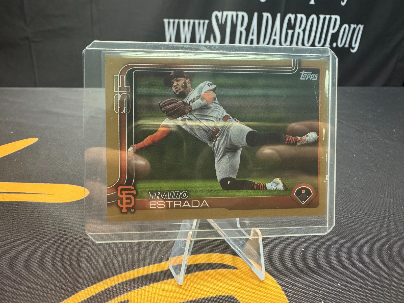 Thairo Estrada 2025 Topps Series 1 #2 Gold Parallel #/2025 SF Giants